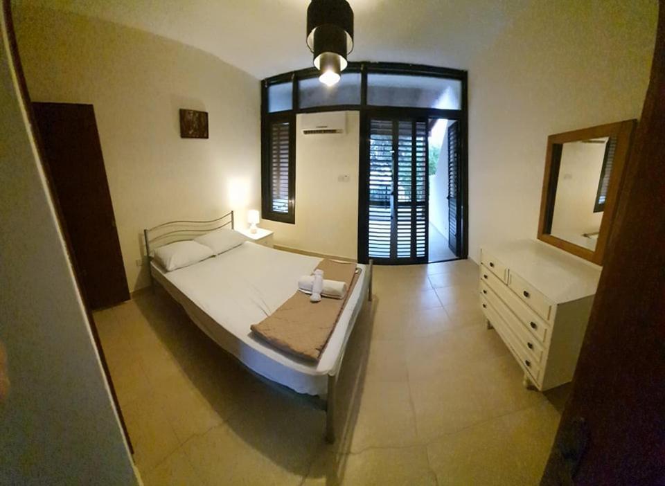 Lovely 2 Bedrooms In The Tourist Area In Paphos . Exteriör bild