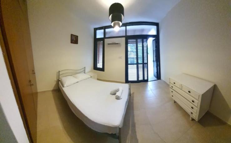 Lovely 2 Bedrooms In The Tourist Area In Paphos . Exteriör bild