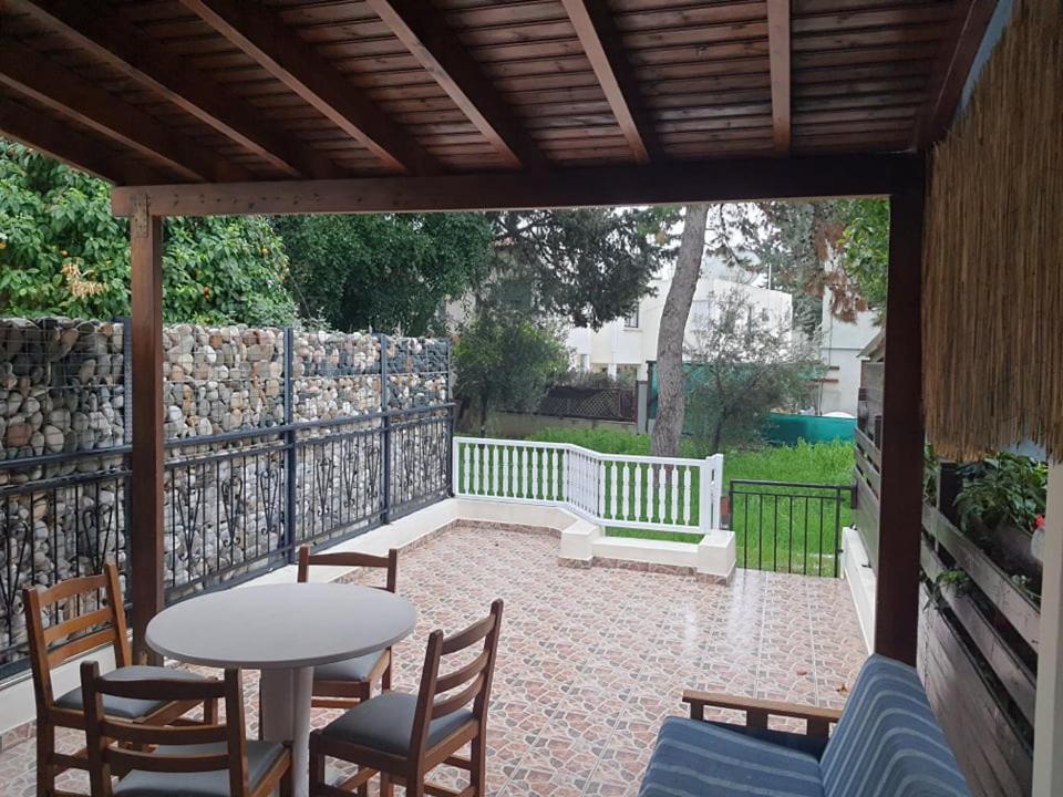 Lovely 2 Bedrooms In The Tourist Area In Paphos . Exteriör bild