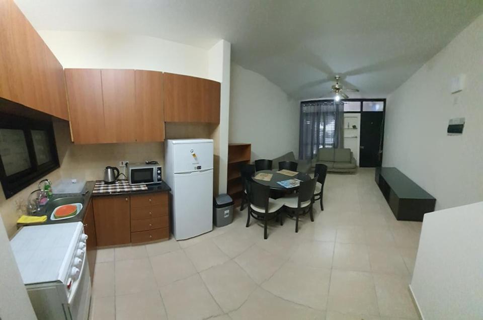 Lovely 2 Bedrooms In The Tourist Area In Paphos . Exteriör bild