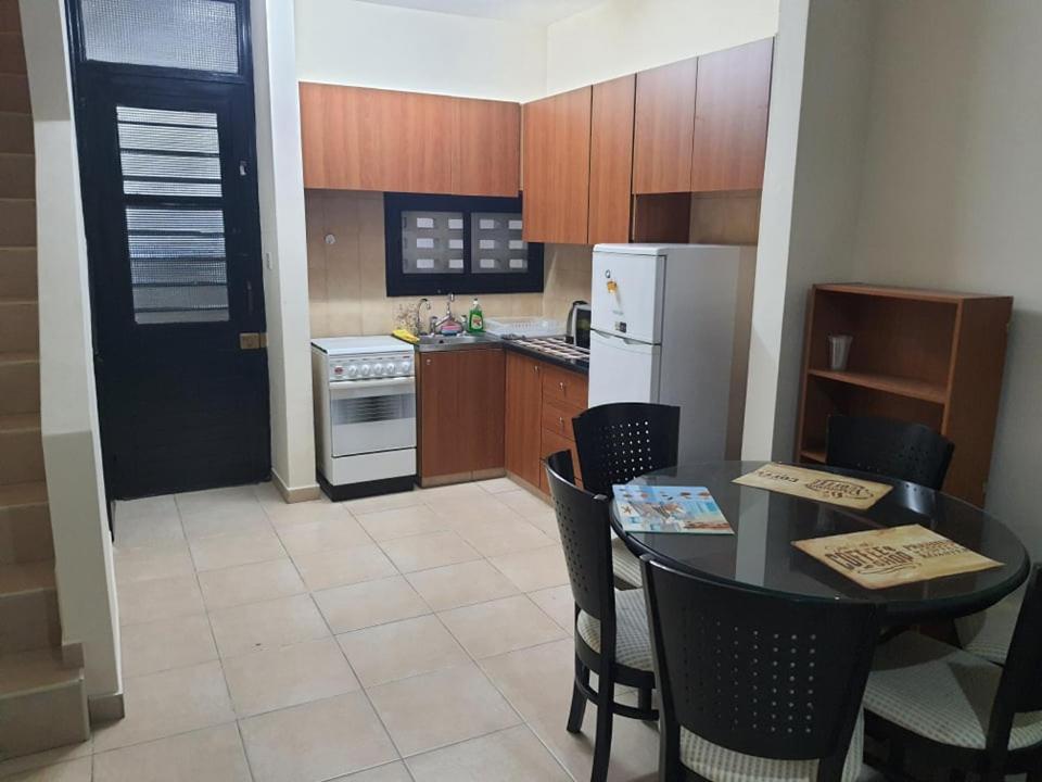 Lovely 2 Bedrooms In The Tourist Area In Paphos . Exteriör bild